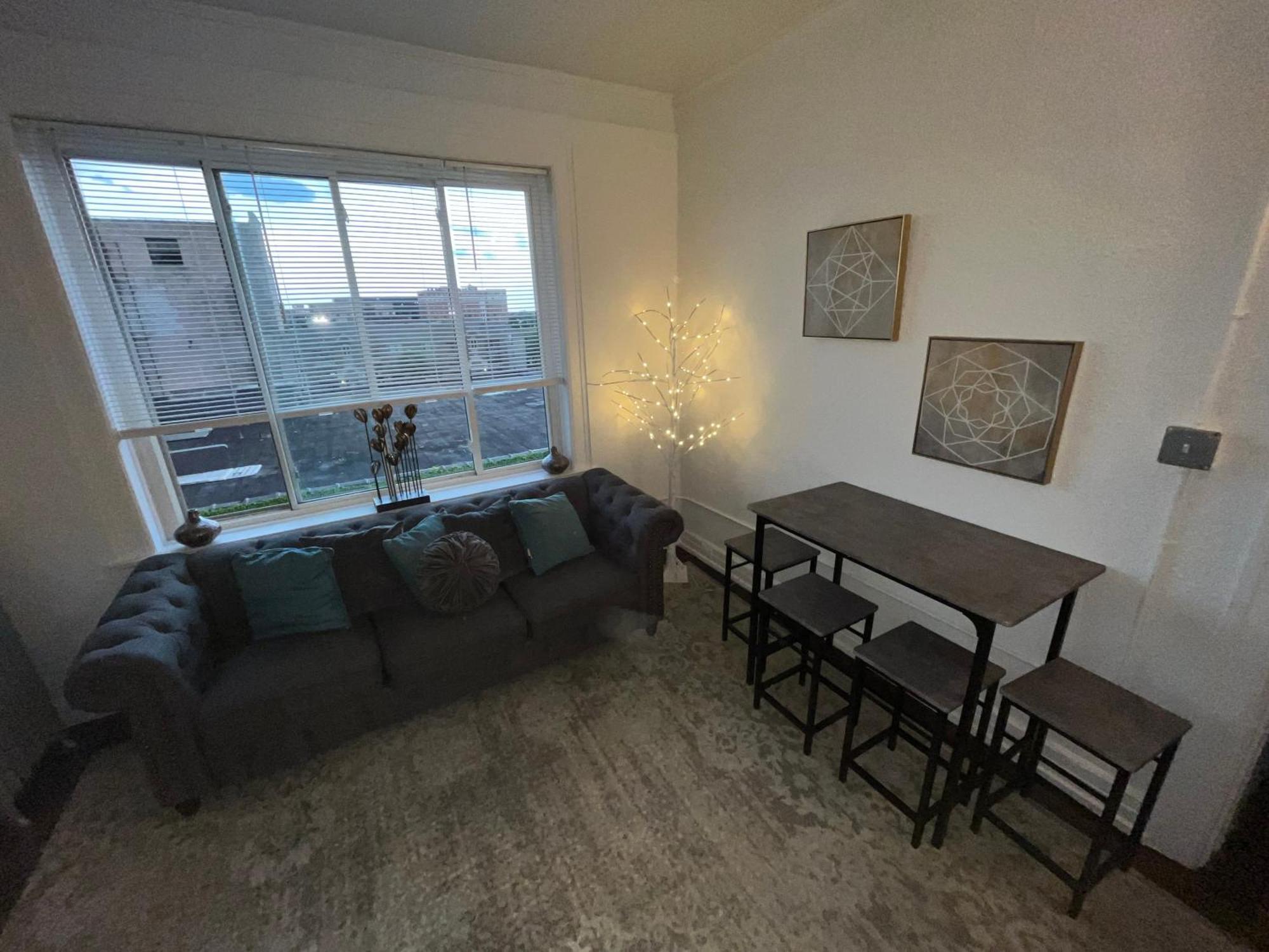 2 Bedroom Stylist Apartment 디트로이트 외부 사진